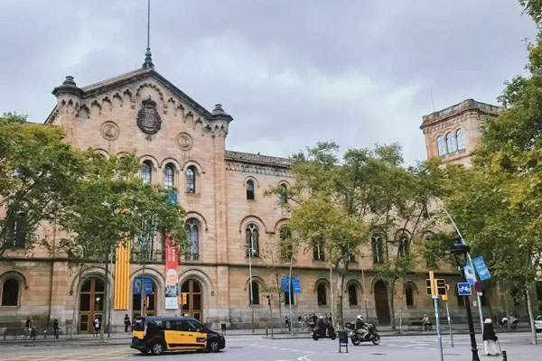 西班牙巴塞罗那大学相当于国内什么水平大学？